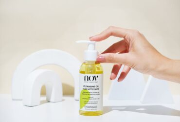 Démaquillage naturel avec soin doux et coton réutilisable